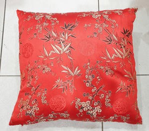 Sarung Bantal Satin Silk Bambu Bunga Imlek Merah 45 X 45 Cm
