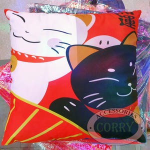 Sarung Bantal Kucing Merah Hitam Imlek Maneki Neko Lucky Cat 43 Cm Keberuntungan