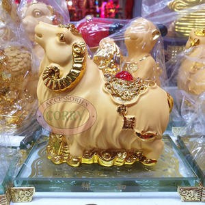 Patung Imlek Kambing Rejeki Shio Emas Gold 15 Cm Kaca Resin Goat Doff