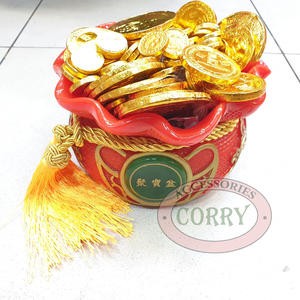 Tempat Permen Imlek 15 Cm X 10 Cm Merah Resin Tali Kuning Cokelat Meja