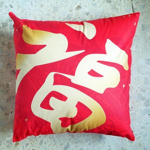 Sarung Bantal Merah Kuning Fu Imlek Emas Bunga 43 Cm Kain Bludru