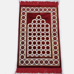 Sajadah Bludru Turki Merah Gerbang Bulat Bola 120 X 70 Cm Sholat