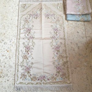 Sajadah Turki Premium Krem Pink Biru Bunga Gerbang Segitiga 120 X 70 Cm Lapis Bordir Rug Pray Turky