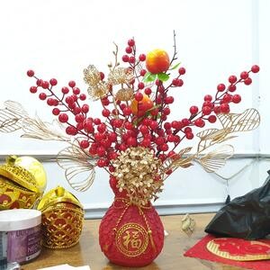 Pot Bunga Imlek Sincia Cherry Merah Emas 45 Cm Resin Dekorasi Meja Tamu