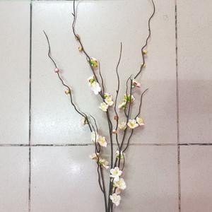 Bunga Imlek Meihwa Sakura Pink 4 Cabang 1 Meter Rangkai Dekorasi Tandus Sincia Putih