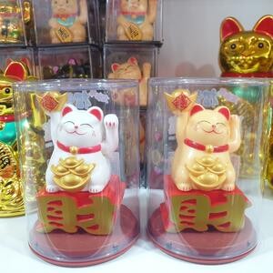 Kucing Maneki Neko Fu putih krem 10 Cm Tangan Gerak Cahaya Lucu Hoki Rejeki