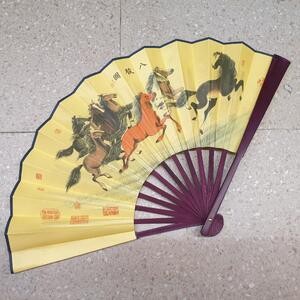 Kipas Kayu Kain Imlek 33 Cm Putih Krem Kuning Coklat Gunung Cina