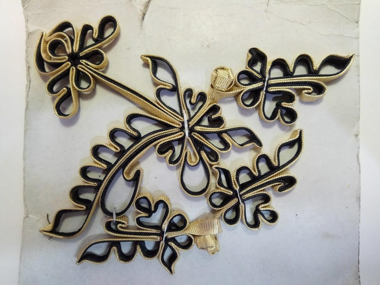 Kancing Cheongsam Imlek Emas Hitam Gold Perempuan Keras Bunga Batik 2 Pasang - Main view