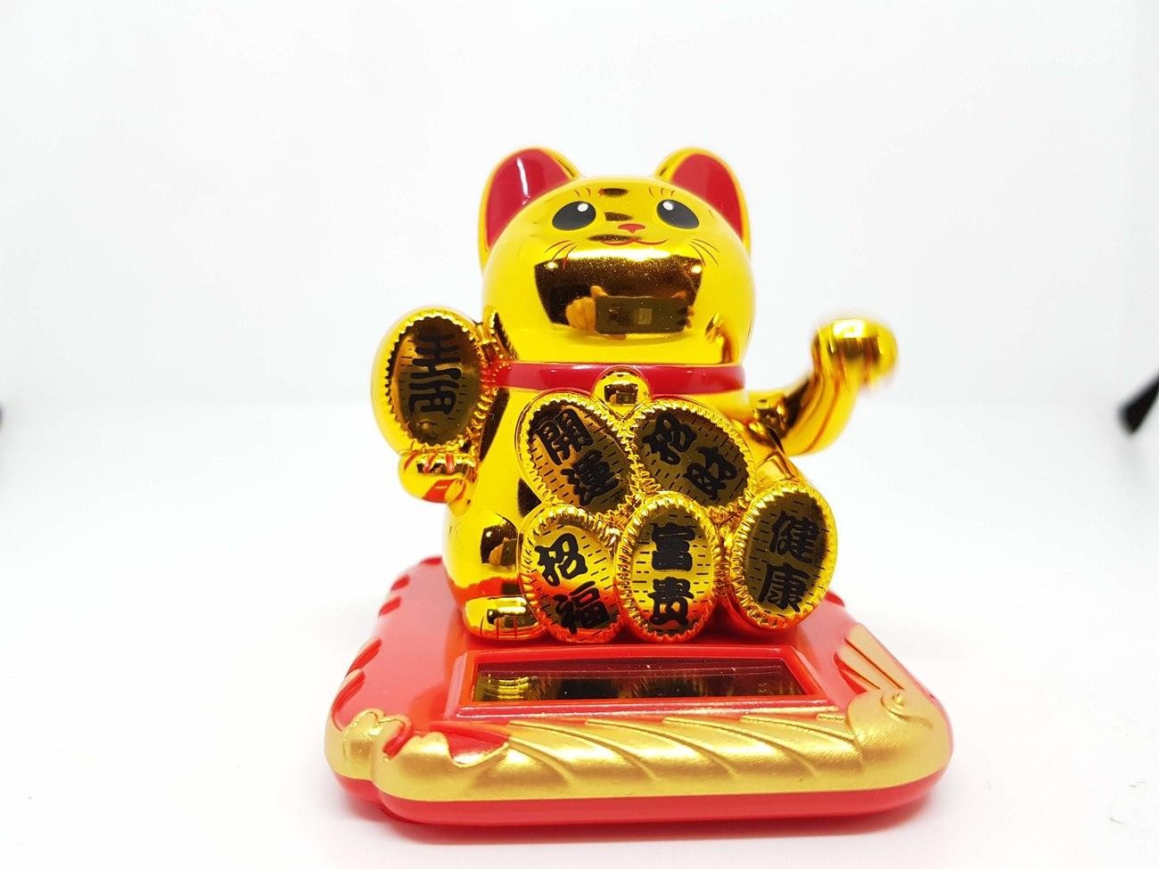 Patung Kucing Lucky Cat Maneki Neko 7 Cm Solar Emas Gold Merah Doff - Main view