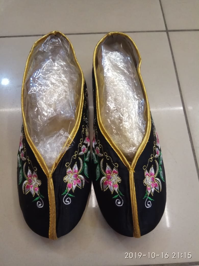 Sepatu Imlek Cheongsam Cina Wanita Hitam Emas Gold Bordir Dewasa Flat Shoes - Main view