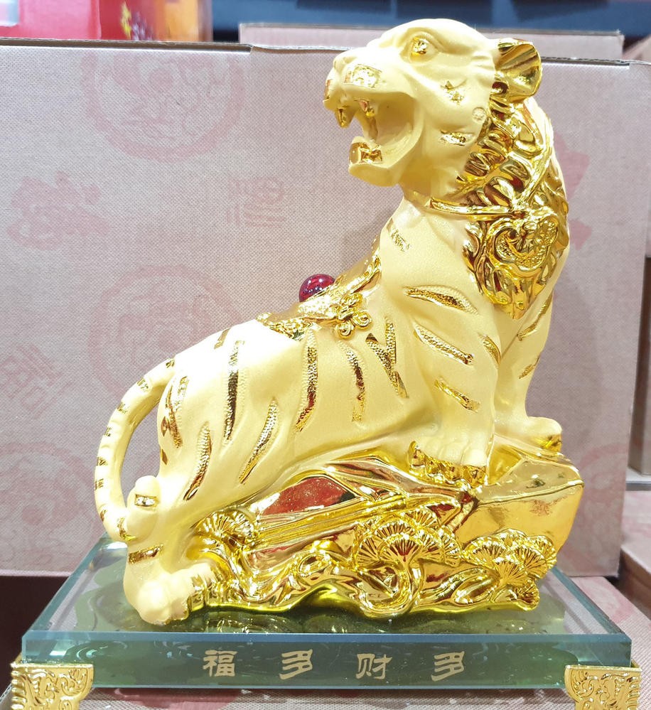 Patung Imlek Macan Harimau Rejeki Shio Emas Gold 17 Cm Kaca Resin Doff - Main view
