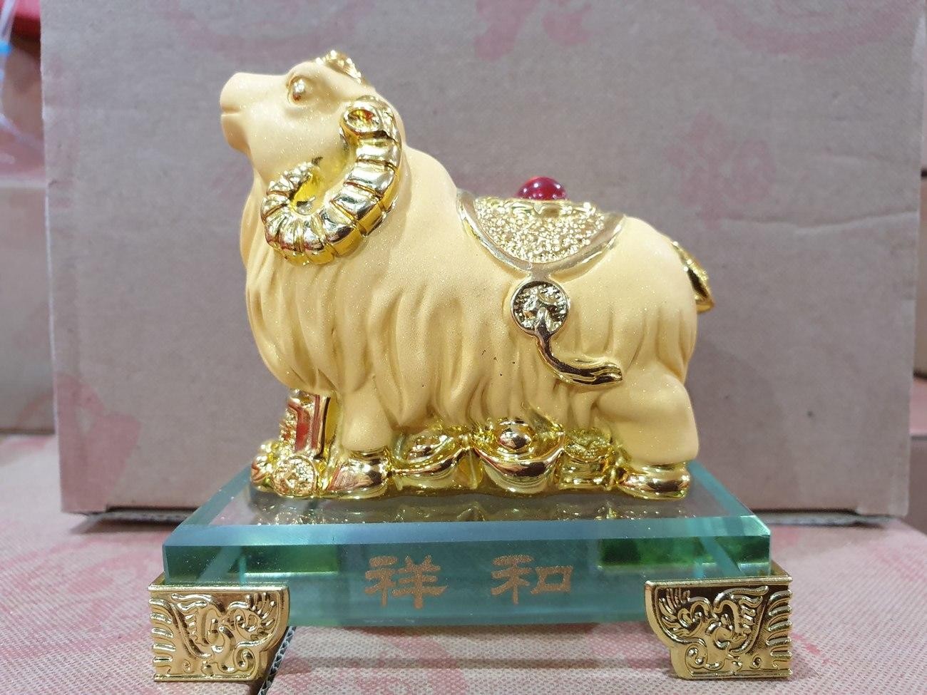 Patung Emas Gold Shio Kambing 9 Cm Doff Imlek Kaca Resin Rejeki Hoki - Main view