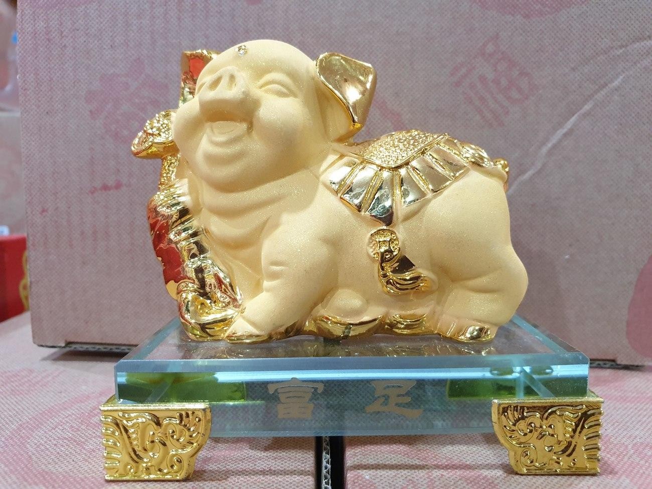 Patung Emas Gold Shio Babi 9 Cm Doff Imlek Kaca Resin Rejeki Hoki - Main view