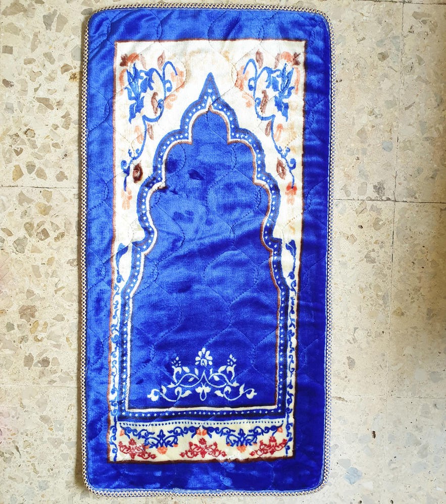 Sajadah Tebal Bulu Bludru Biru 90 X 50 Cm Alas Sholat Dewasa Anak Lebaran Prayer Rug Mat - Main view