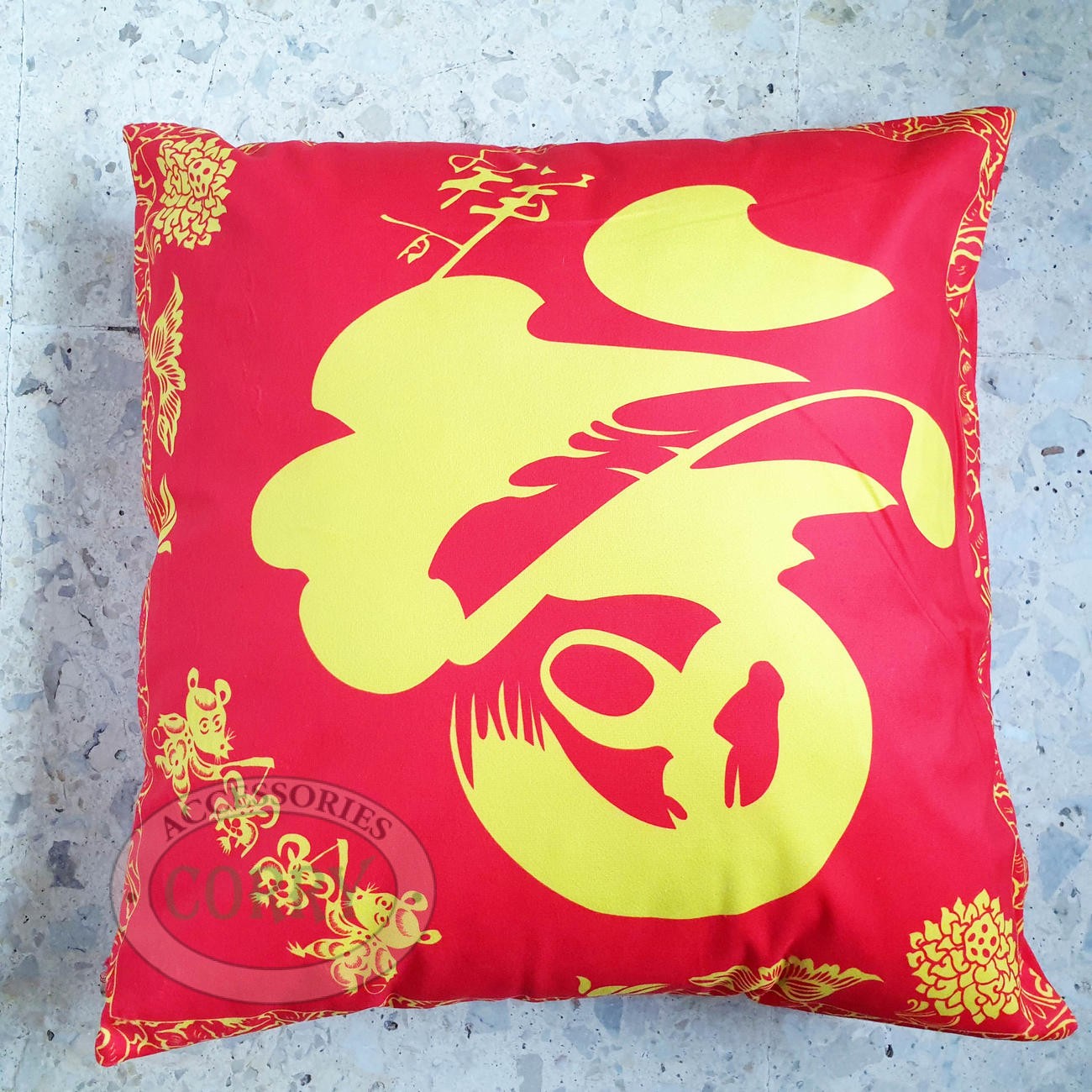 Sarung Bantal Merah Kuning Fu Imlek Emas 43 Cm Kain Bludru - Main view