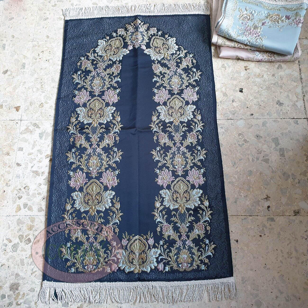 Sajadah Turki Premium Hitam Bunga Daun Ranting 120 X 70 Cm Lapis Bordir Rug Pray Turky - Main view