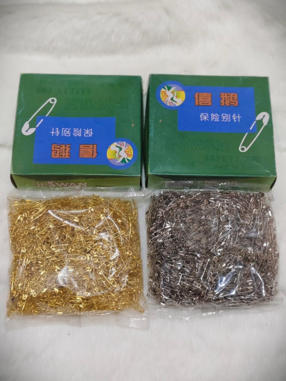 Peniti Kecil / Peniti Hijab / Jilbab / Silver Gold Isi 2000 Pcs H-swan - Main view