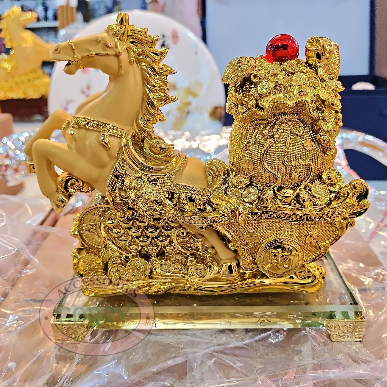 Patung Kuda Kereta Uang Imlek Sincia 17 Cm Yenpao Emas Gold Resin - Main view